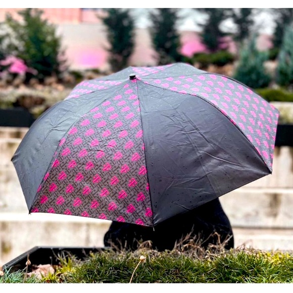 2x T-Mobile Black and Black and Pink "T" Panels Umbrella with Cover - New - Picture 2 of 3